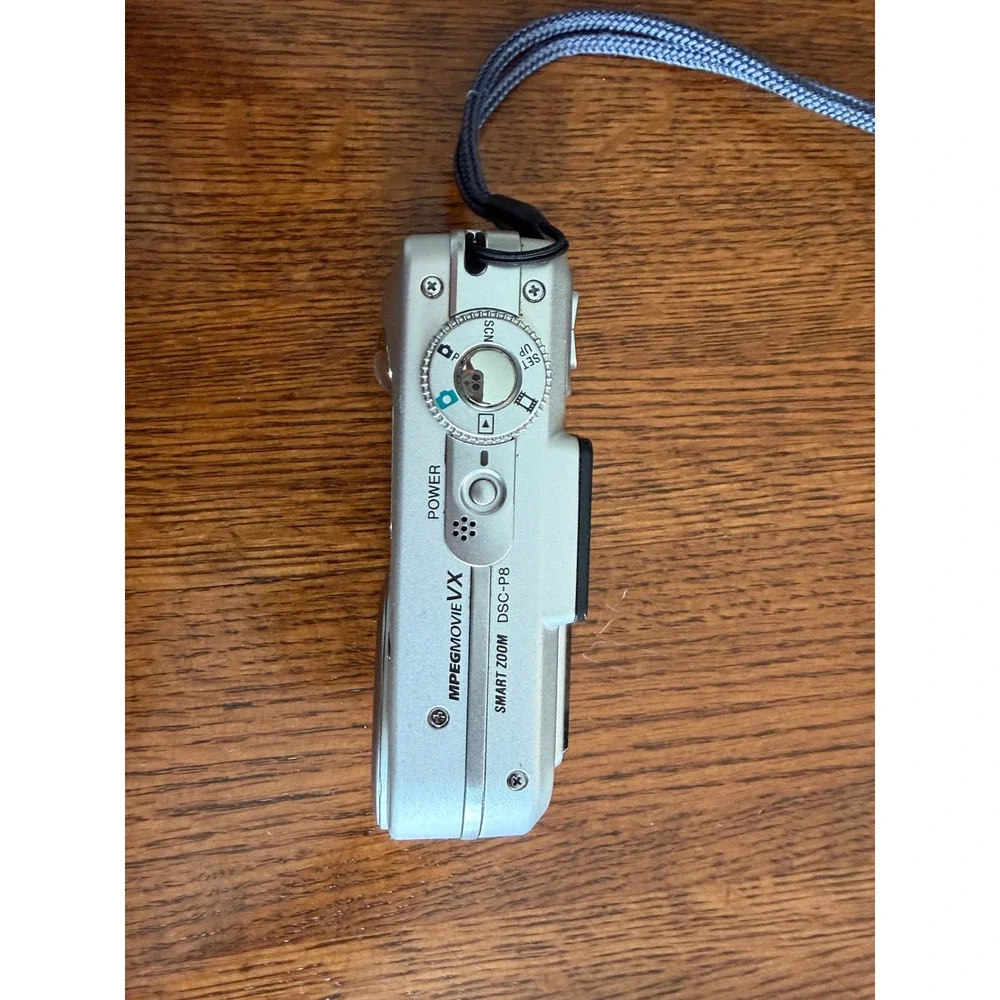 Sony Cyber-shot DSC-P8‎ 3.2MP Digital Camera with Battery And Memory Card Read